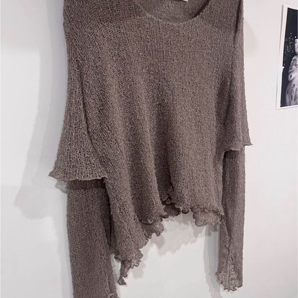 beige brown top in crochet with ruffles - Picture 4 of 5